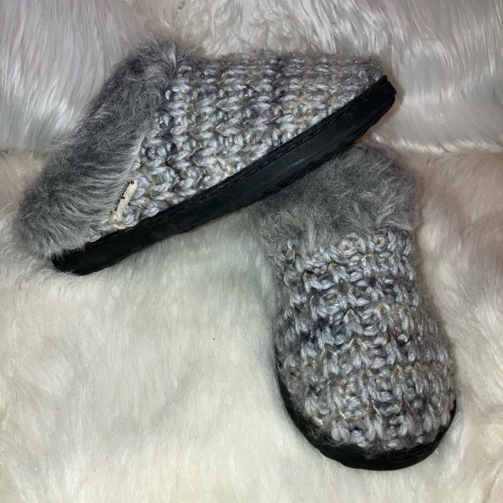 DEARFOAMS Women's EXCALIBUR Clog Cable Knit Gray Fur Slippers